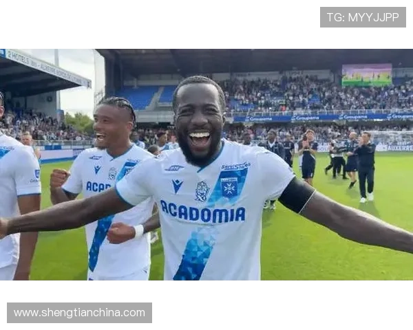 从辉煌到重生浅析法国欧塞尔足球俱乐部的历史变迁与发展路径 从辉煌到重生浅析法国欧塞尔足球俱乐部的历史变迁与发展路径