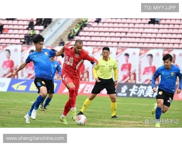 中国足球队迎战强敌,主帅强调防守与反击策略,力争突破世界杯预选赛瓶颈 中国足球队迎战强敌,主帅强调防守与反击策略,力争突破世界杯预选赛瓶颈