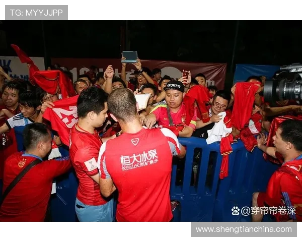 国足奋力鏖战逆转取胜点燃球迷激情展现团队坚韧与拼搏精神 国足奋力鏖战逆转取胜点燃球迷激情展现团队坚韧与拼搏精神