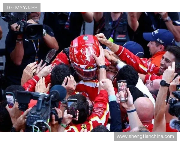 F1赛季精彩纷呈 各大车队实力对决引发全球热议 F1赛季精彩纷呈 各大车队实力对决引发全球热议