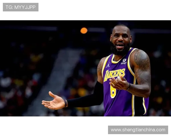 《NBA最新动态：詹姆斯赛季初表现强势 勇士队伤病困扰影响战绩》