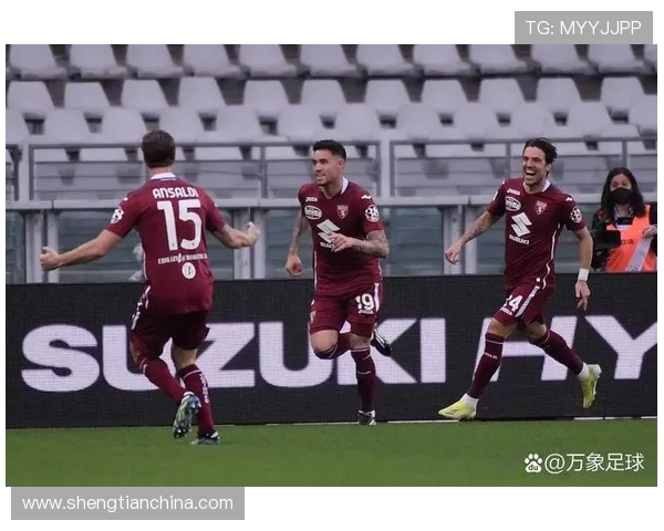 全球足球赛季最新动态:豪门球队表现起伏 球员转会市场迎来大规模调整 全球足球赛季最新动态:豪门球队表现起伏 球员转会市场迎来大规模调整